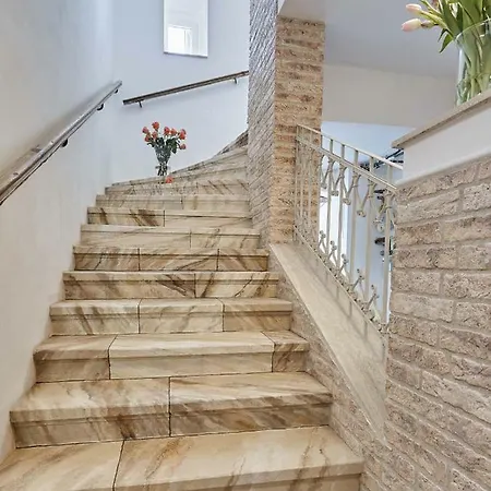 House Plesia2 Daire